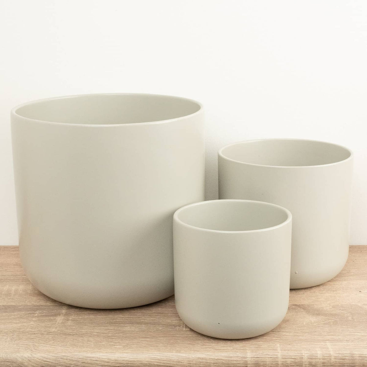Lisbon decorative plant pot in light grey
